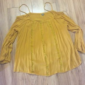 Mustard color off the shoulder top!! ❤️